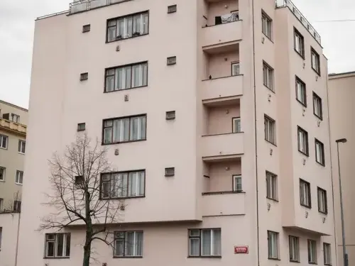 Činžovní dům Patočkova 1459/73, pohled z ulice