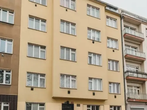 Činžovní dům Petrohradská 921/31, pohled z ulice